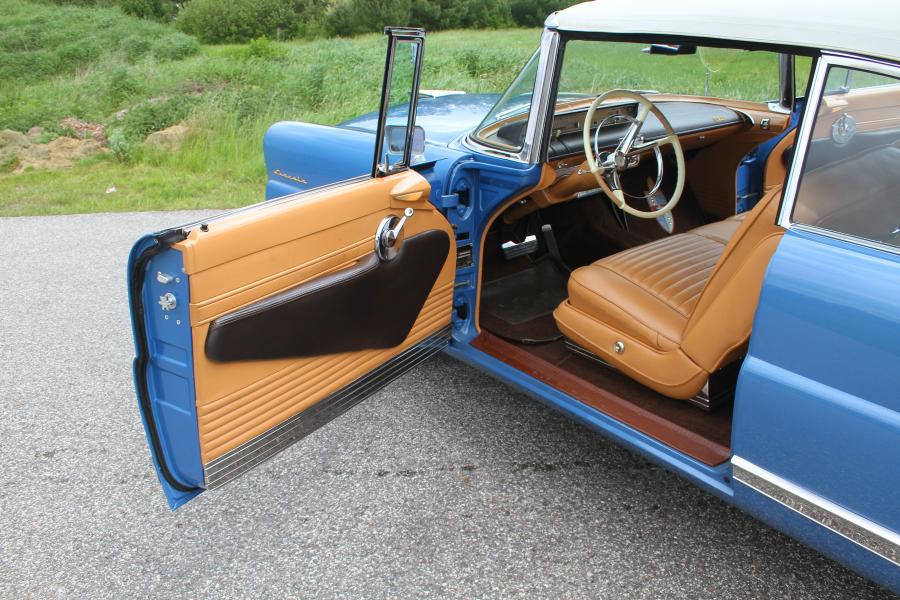 Интерьер Lincoln Premiere Convertible (76B) 1956 года  (фото 32 из 72)